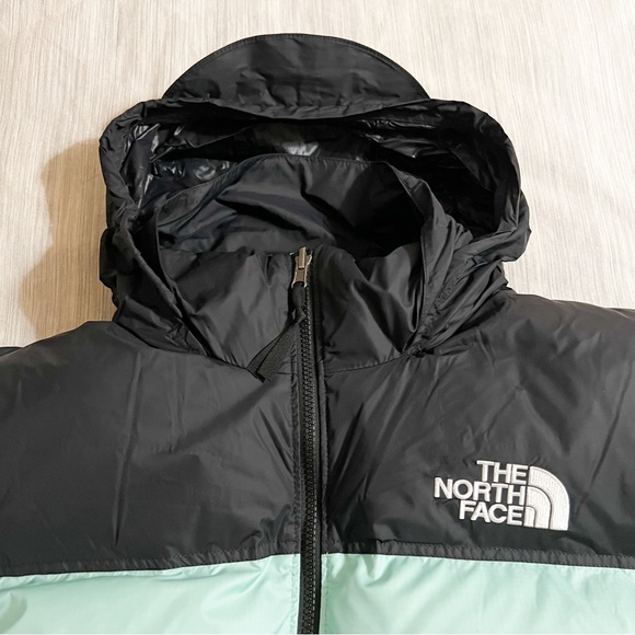 The North Face Women’s 1996 Retro Nuptse 700-Down Insulated Jacket Color Wasabi - Picture 6 of 16